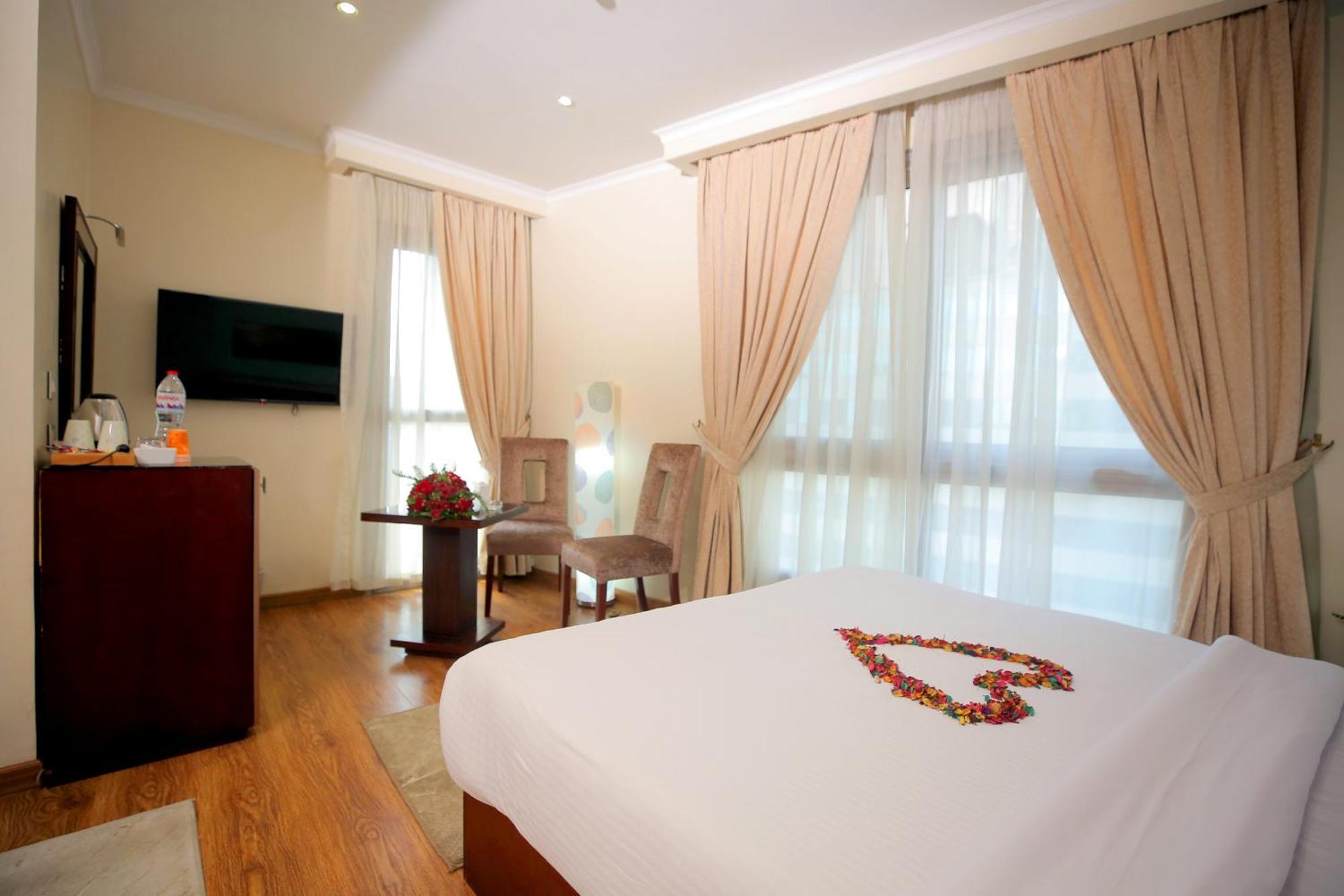 Cairo Taj Hotels & Suites - Dokki Eksteriør billede